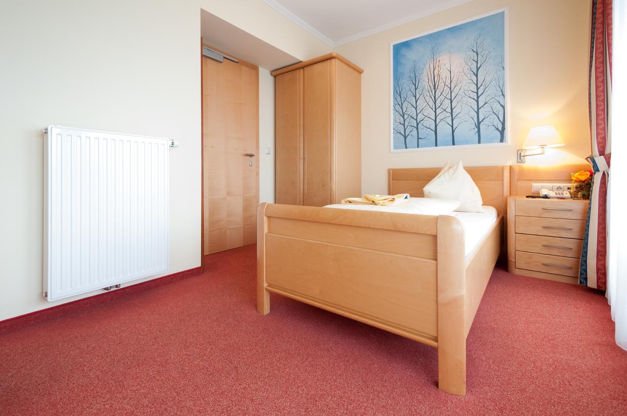 Hotel Landhof Simeter Gmbh ชปิททาลอันแดร์เดรา ภายนอก รูปภาพ